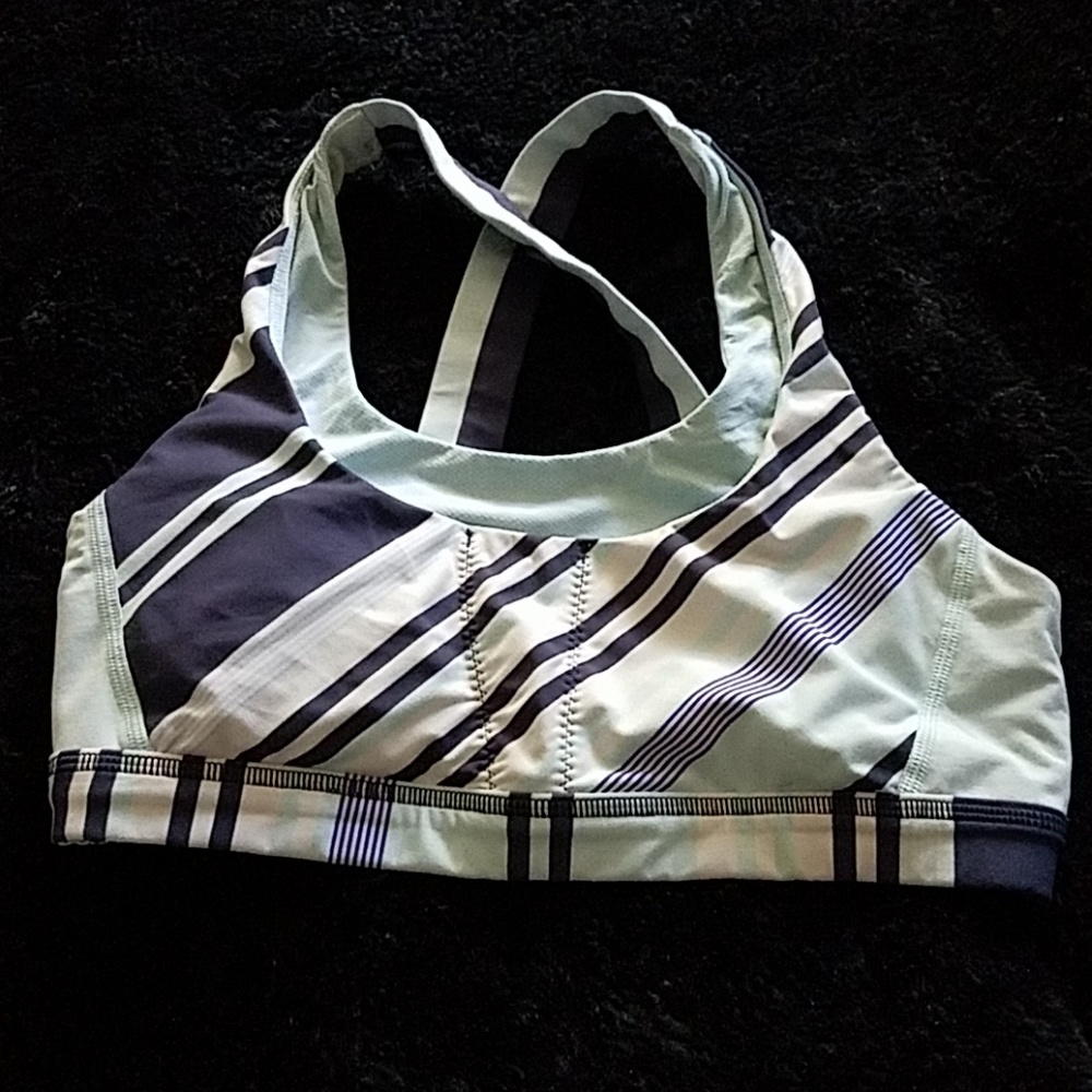 Lululemon sports bra